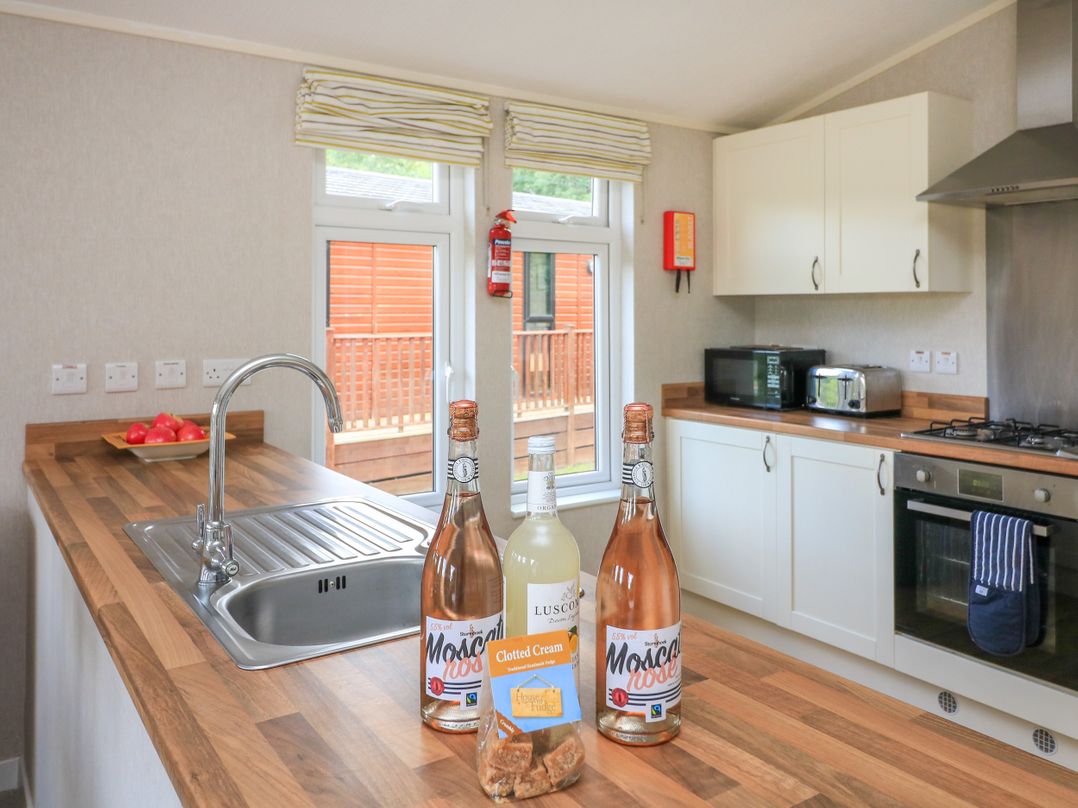 The Poplars - 11 Pool View