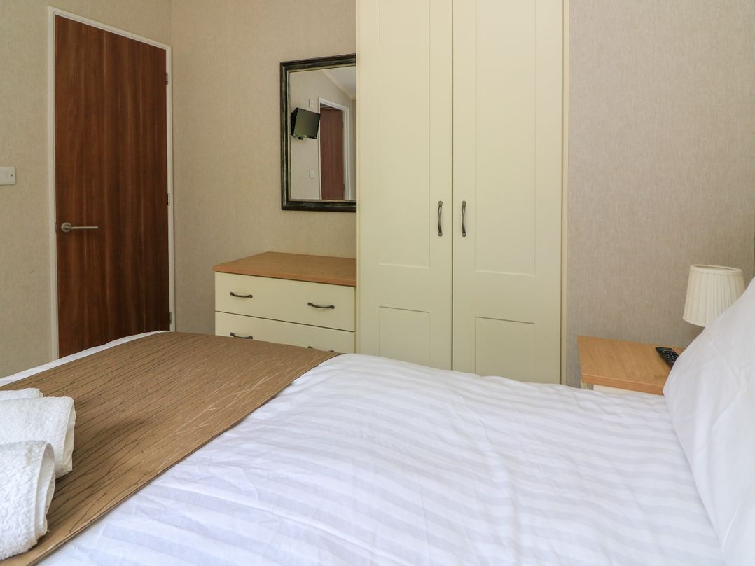 The Poplars - 11 Pool View