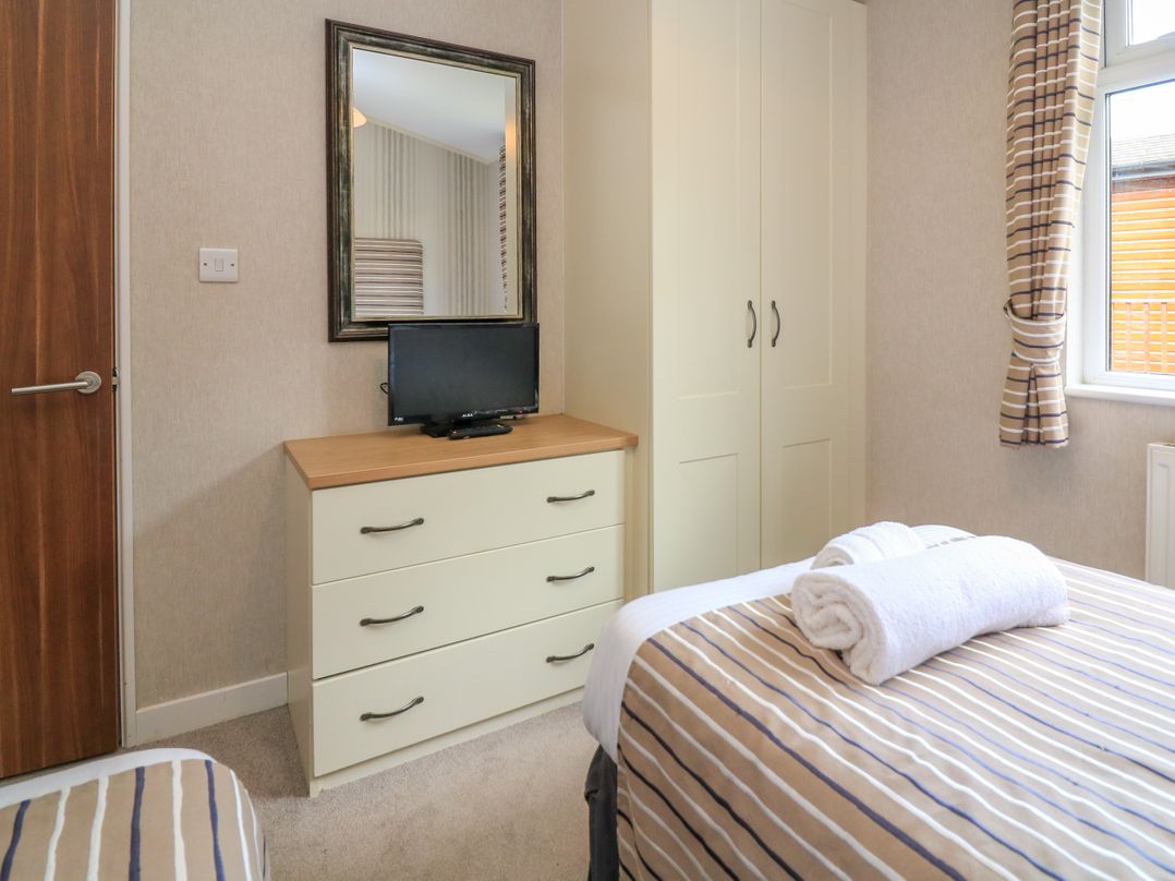 The Poplars - 11 Pool View