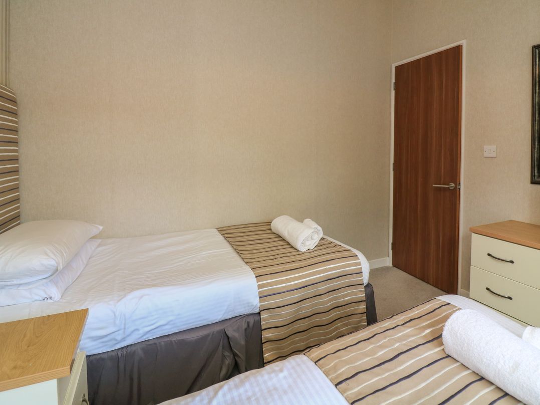 The Poplars - 11 Pool View