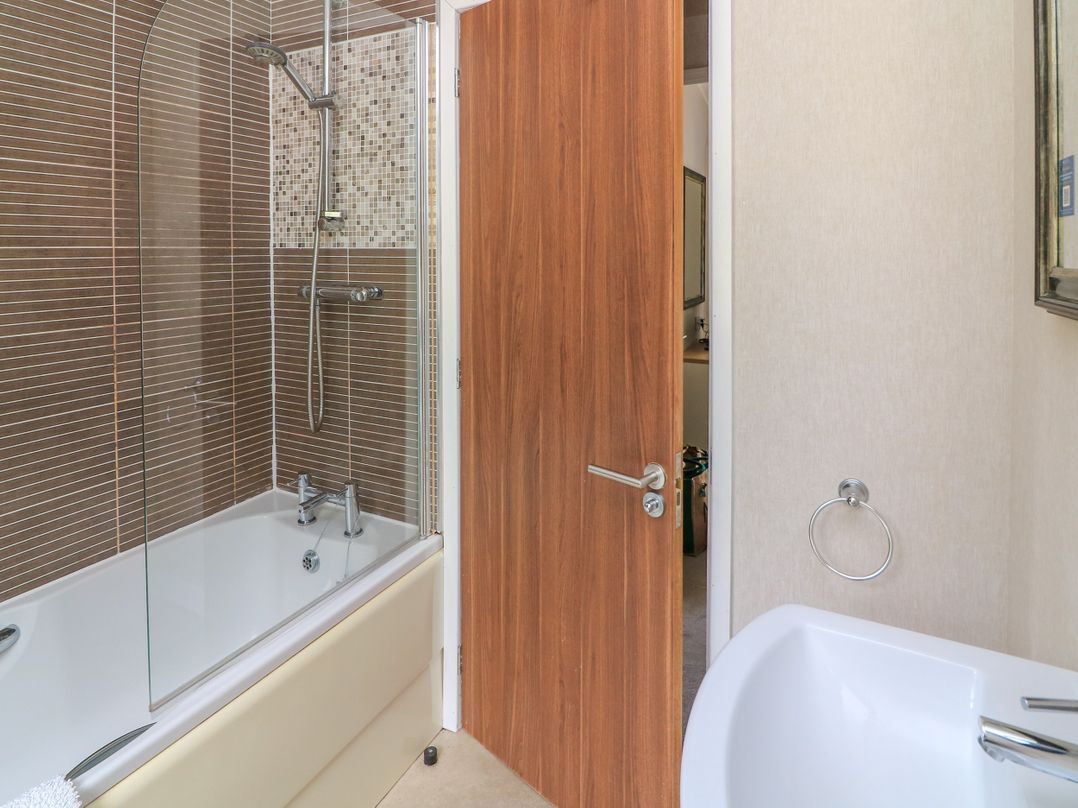 The Poplars - 11 Pool View