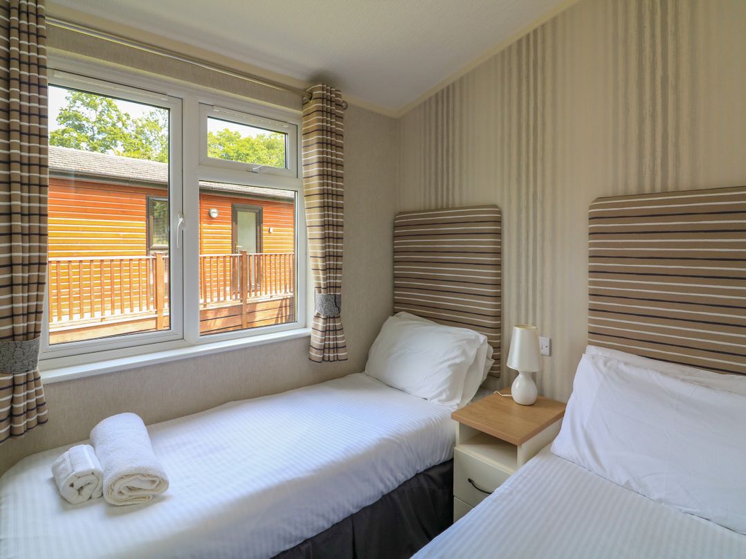 The Poplars - 11 Pool View