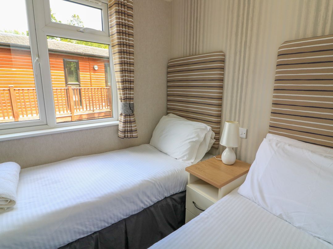 The Poplars - 11 Pool View