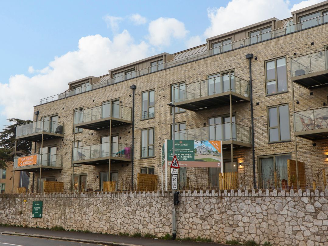 No. 7 Rolle Gardens