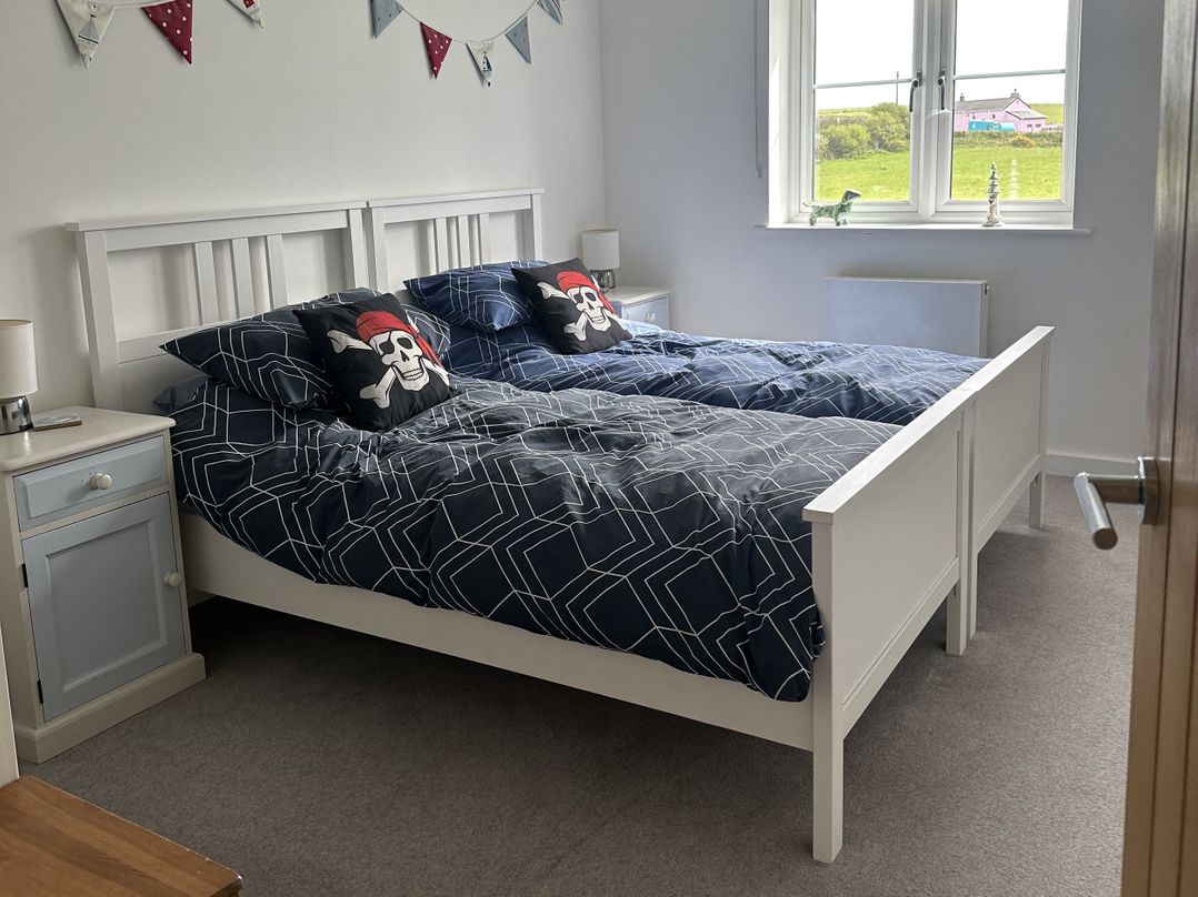 9 Coastguard Cottages