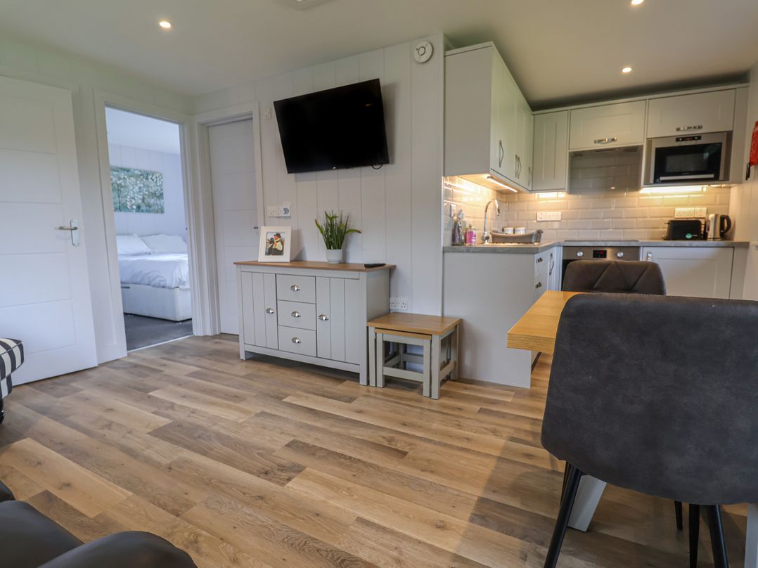 6 Pinewood Retreat