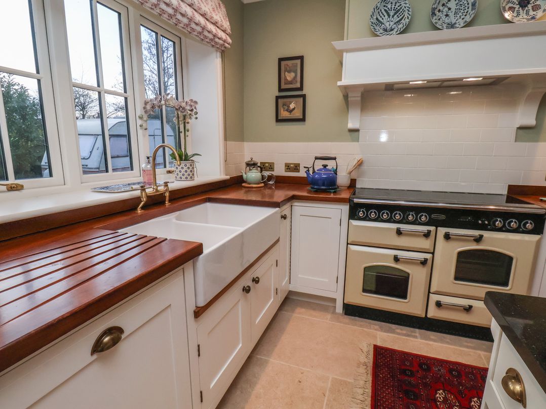 Barn Conversion Roding Cottage