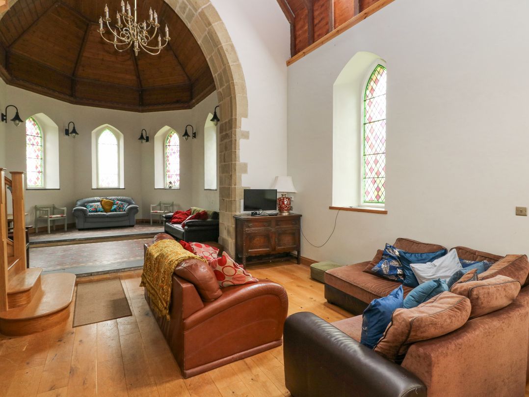 Church Llygad Y Dyffryn