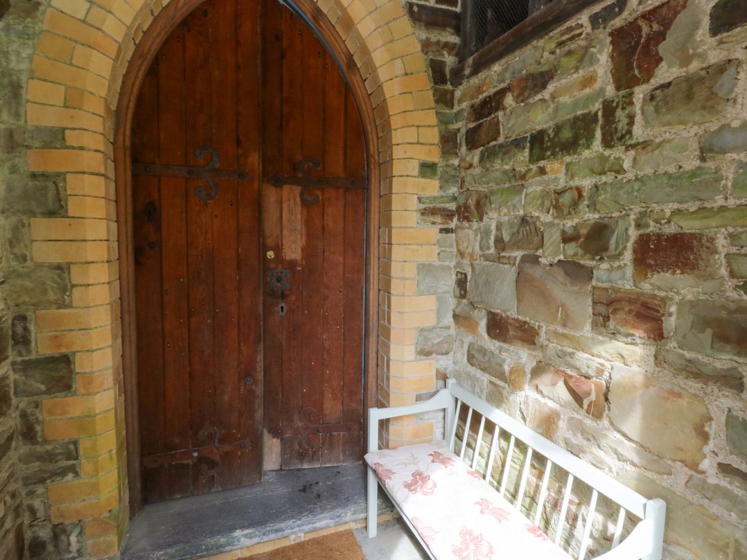 Church Llygad Y Dyffryn