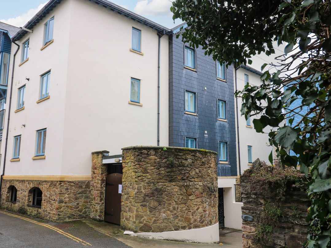 8 Dartmouth House