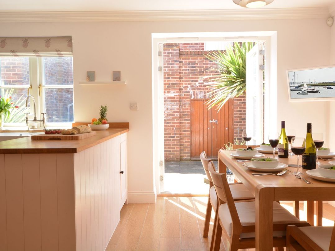 6 Willows Green