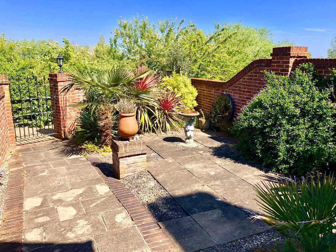 6 Willows Green