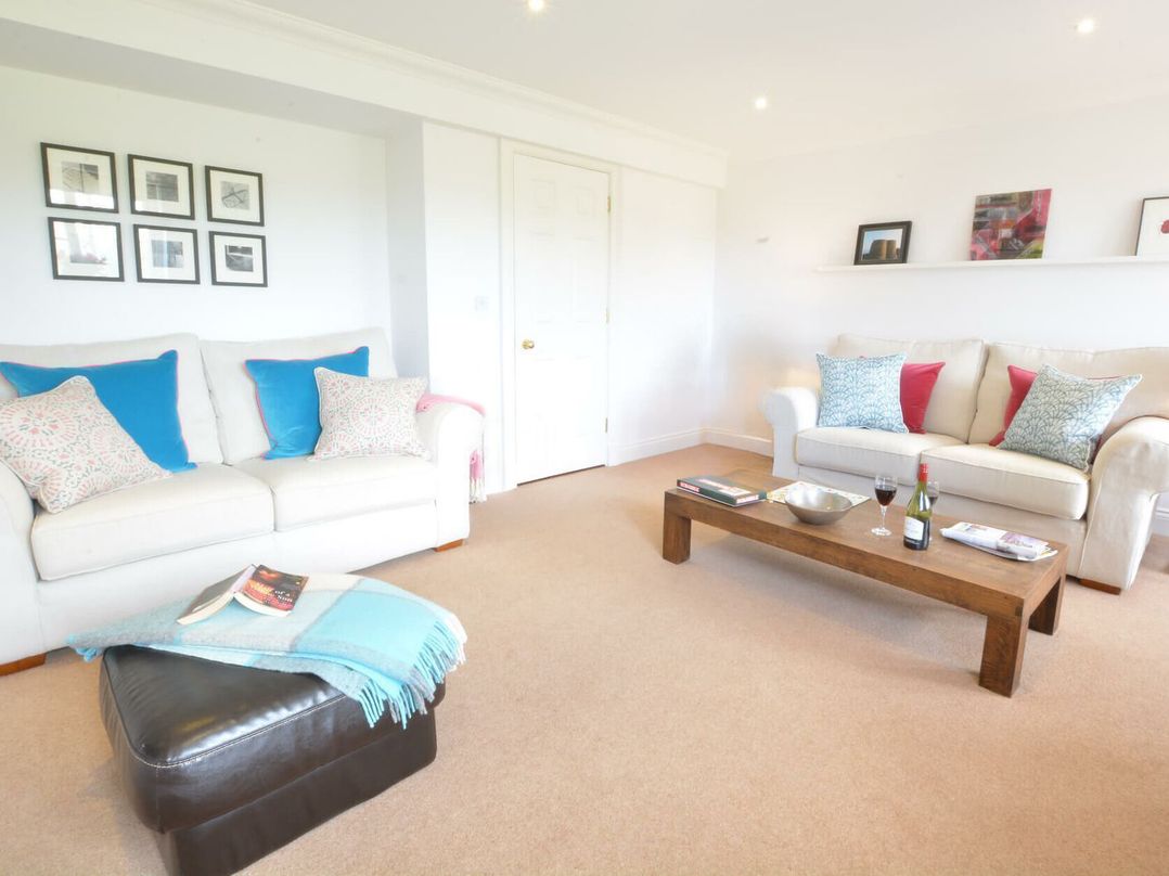 6 Willows Green