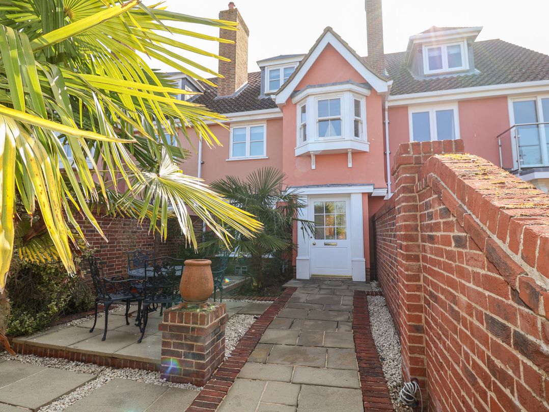 Dog friendly cottage in Aldeburgh, Suffolk - Sleeps 4