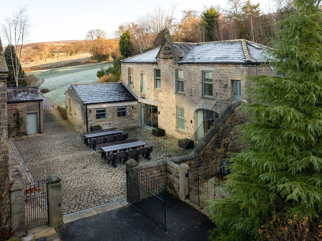 Moorlands Manor