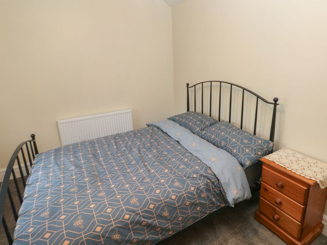 32 Bridgend Road