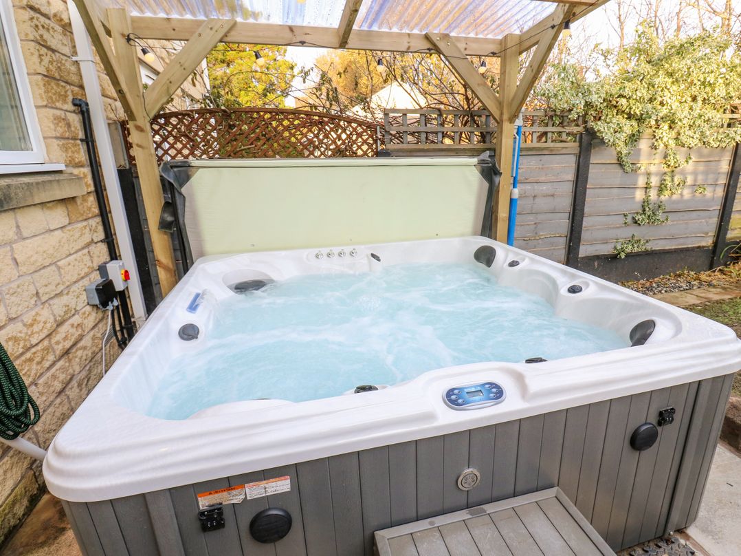 2 Sunlaws Court
