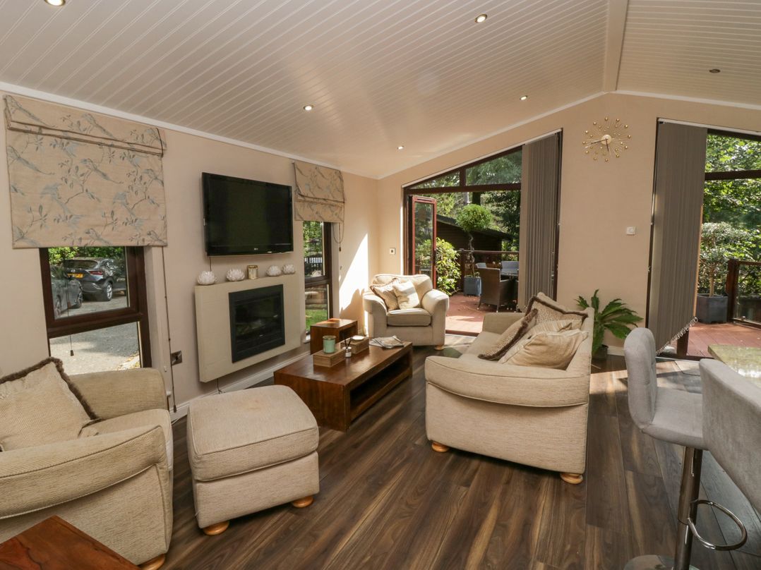 Tree House, Partial Lake Views