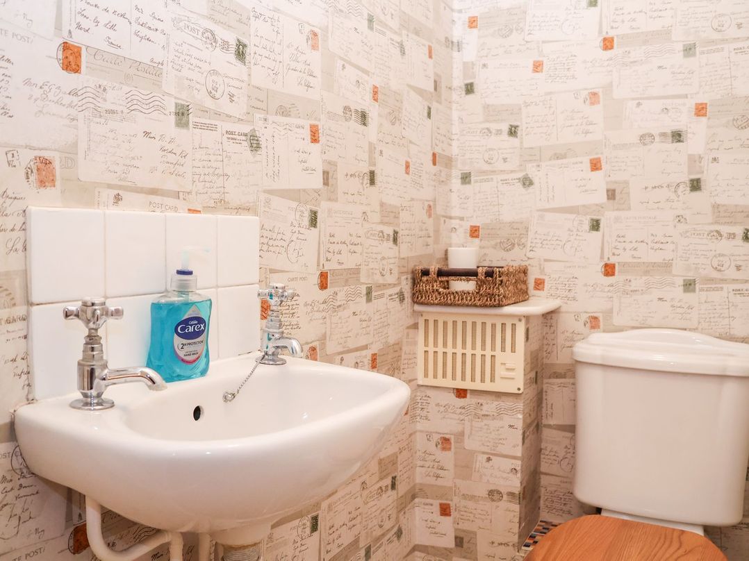 Victoria Cottage (4 East Green)