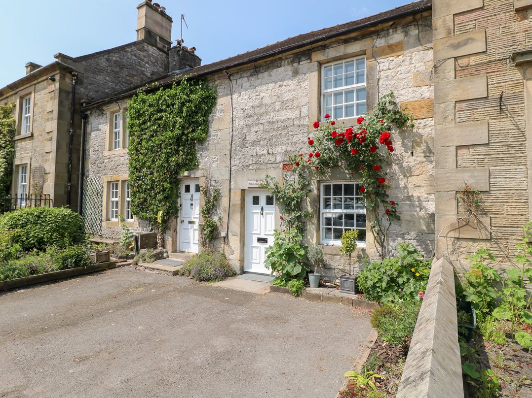 Rose Cottage, Hartington - Sleeps 4 guests