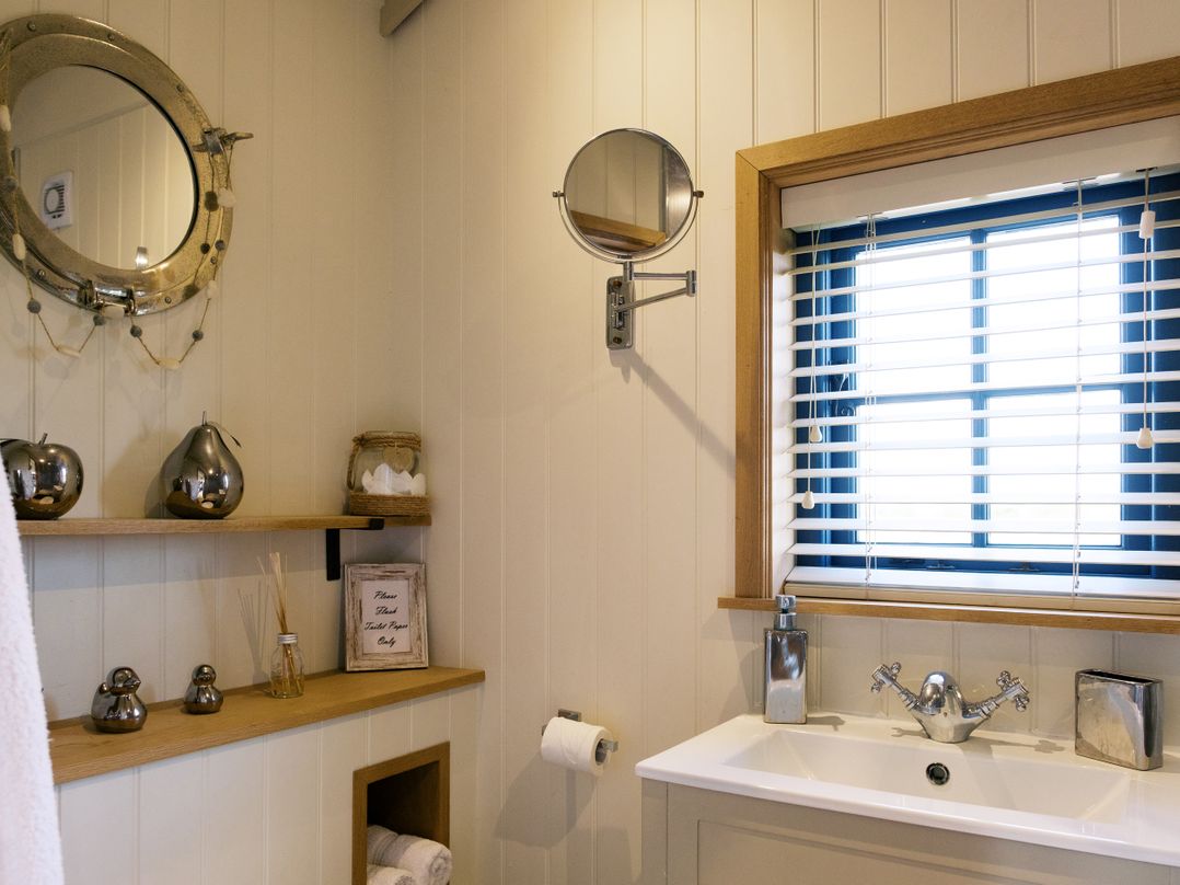 Lillie's Shepherds Hut at Shepherds Lodge Retreat and Wellness