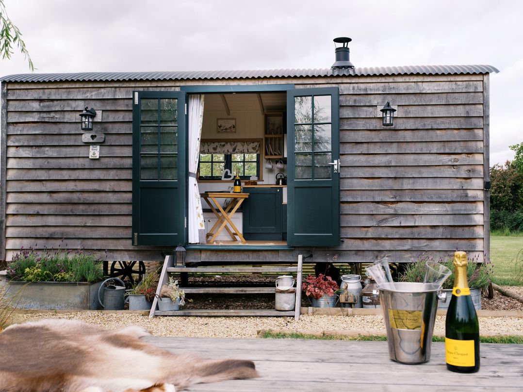 Poppie's Shepherds Hut at Shepherds Lodge Retreat and Wellness