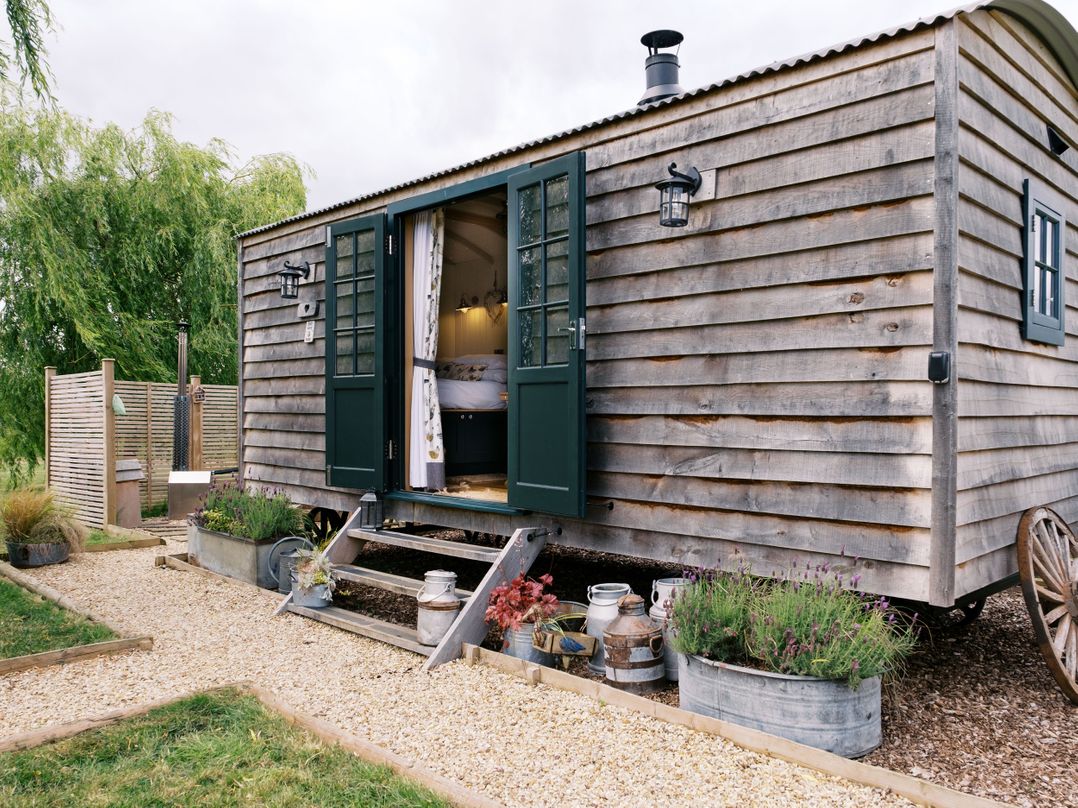 Poppie's Shepherds Hut at Shepherds Lodge Retreat and Wellness