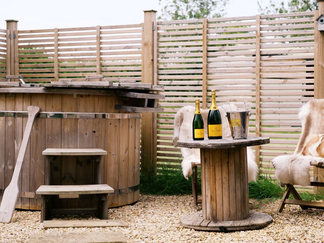 Poppie's Shepherds Hut at Shepherds Lodge Retreat and Wellness