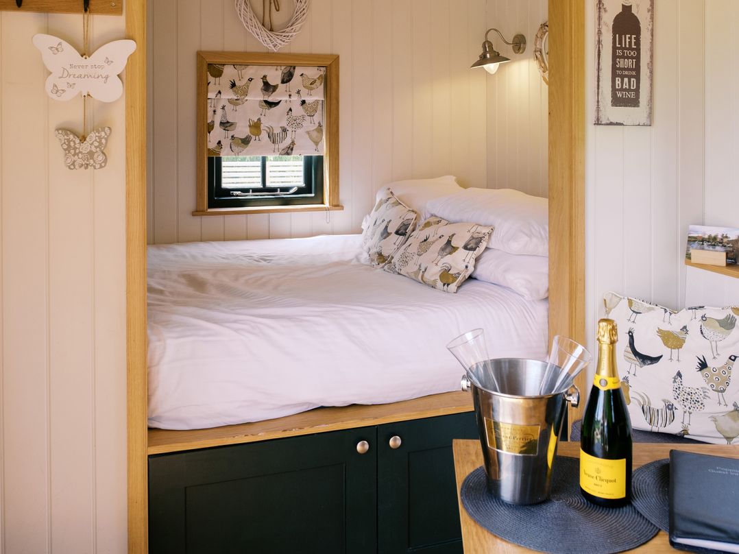 Poppie's Shepherds Hut at Shepherds Lodge Retreat and Wellness