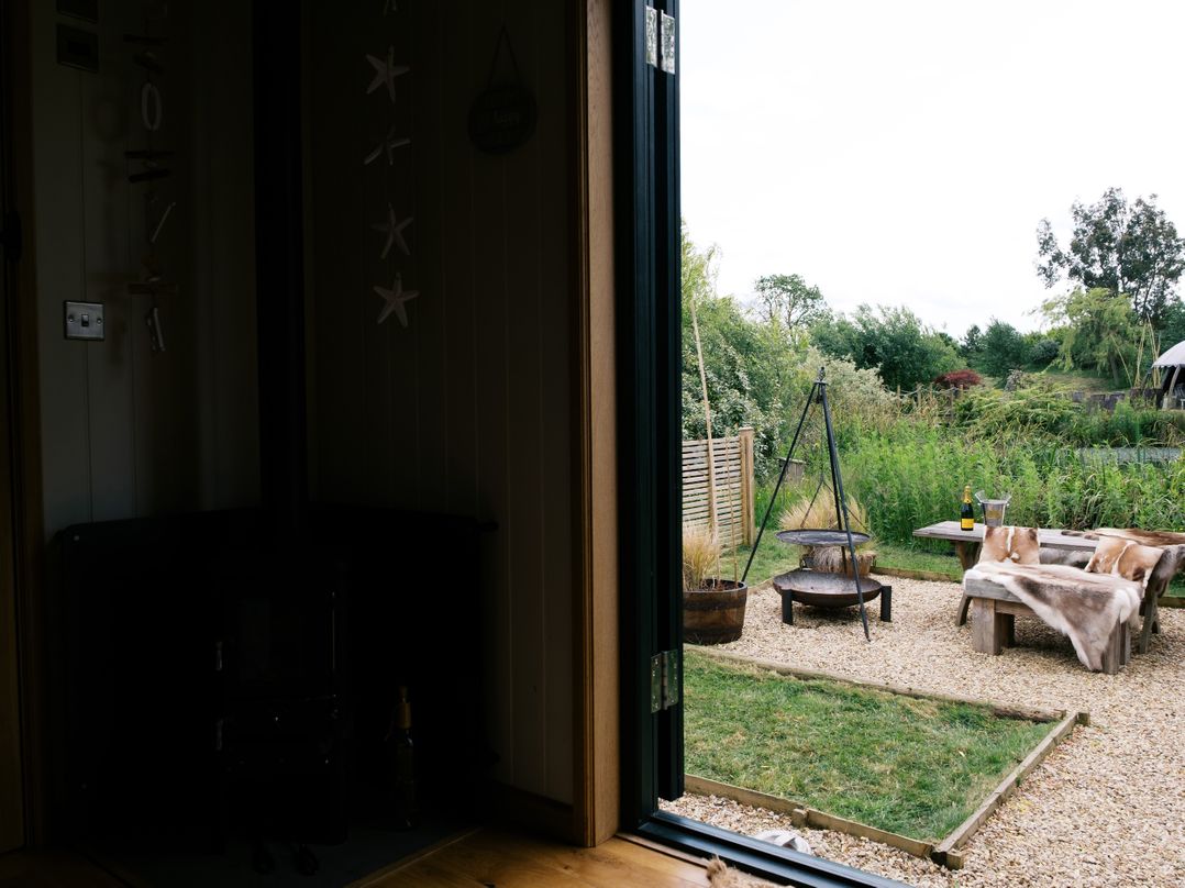 Poppie's Shepherds Hut at Shepherds Lodge Retreat and Wellness