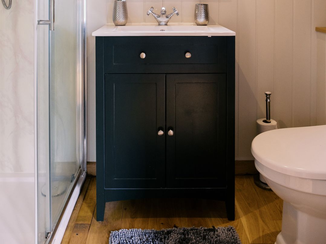 Poppie's Shepherds Hut at Shepherds Lodge Retreat and Wellness