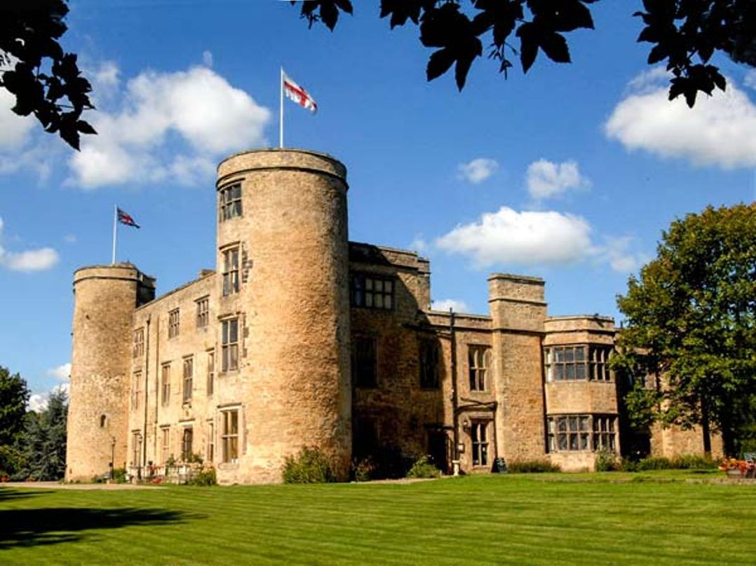 Walworth Castle Holiday Cottage
