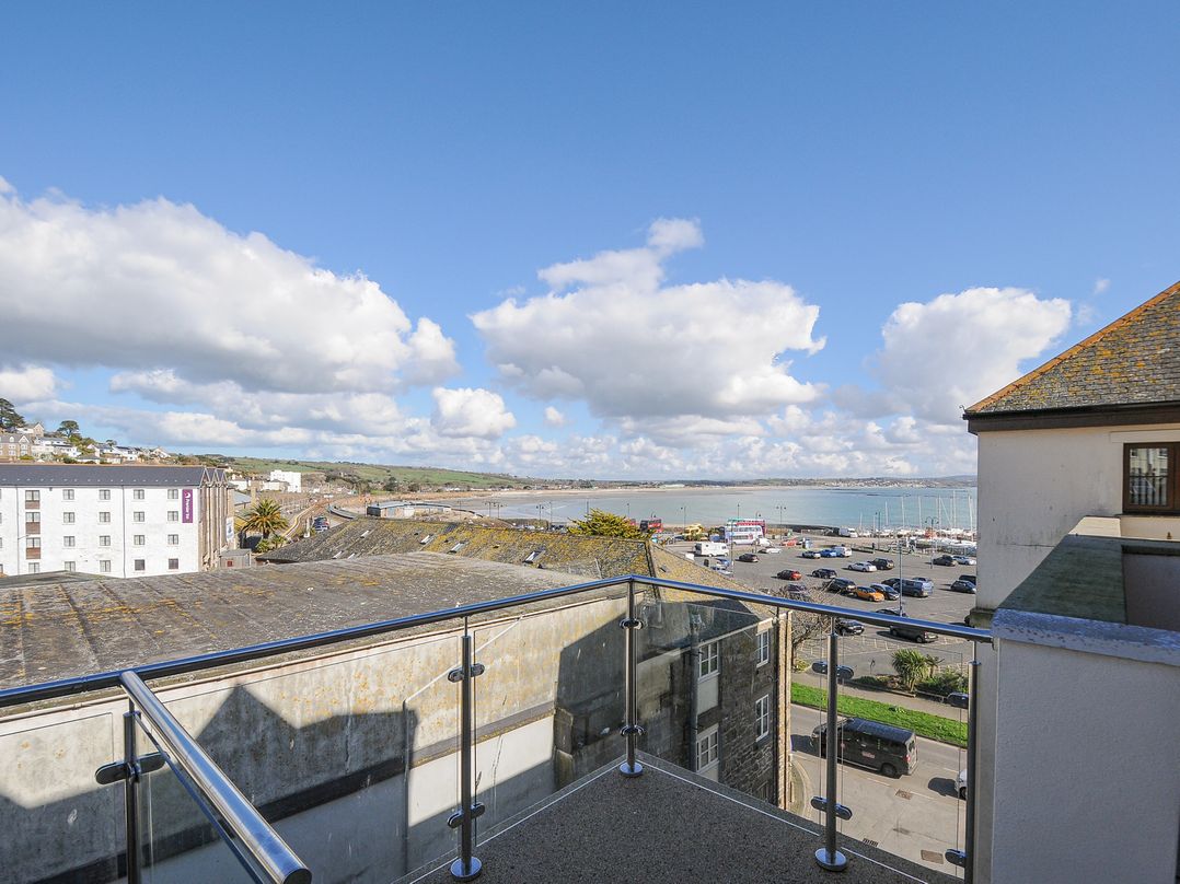 31 Wharfside Village