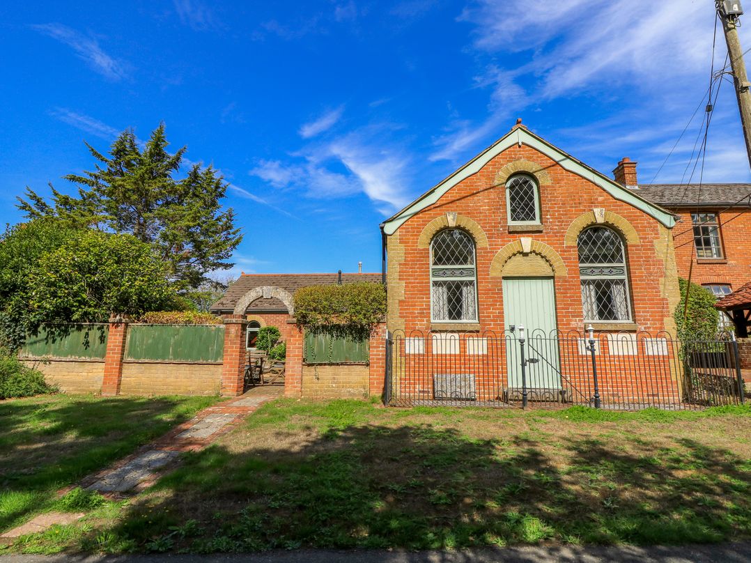 A house with a fence and gate at The Chapel in Northwood, Isle Of Wight