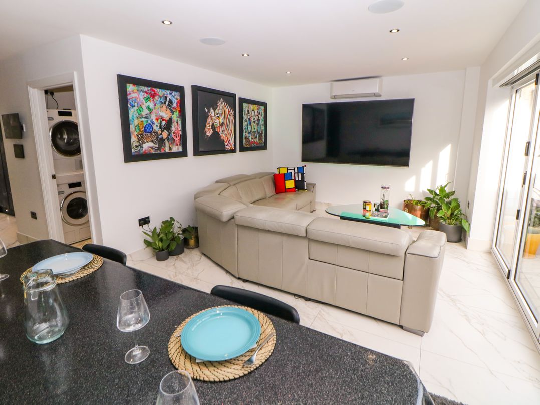 4 Rockcliffe Grange