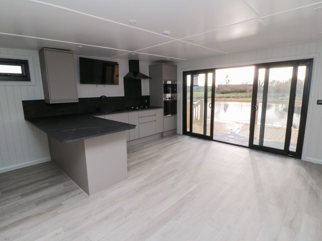 Lodge 2 @ Holmewood Lakes