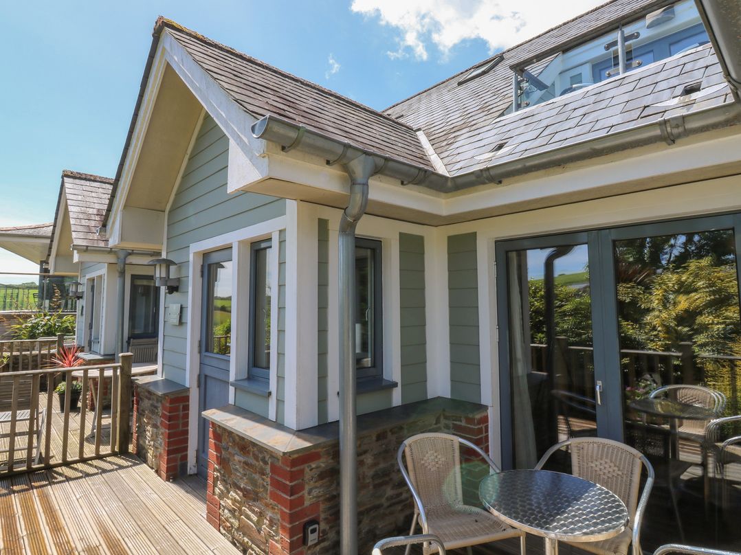 2 Court Cottage, Hillfield Village