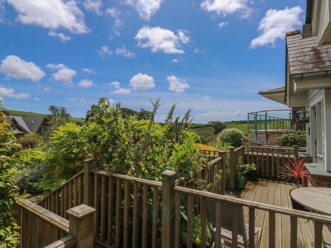 2 Court Cottage, Hillfield Village