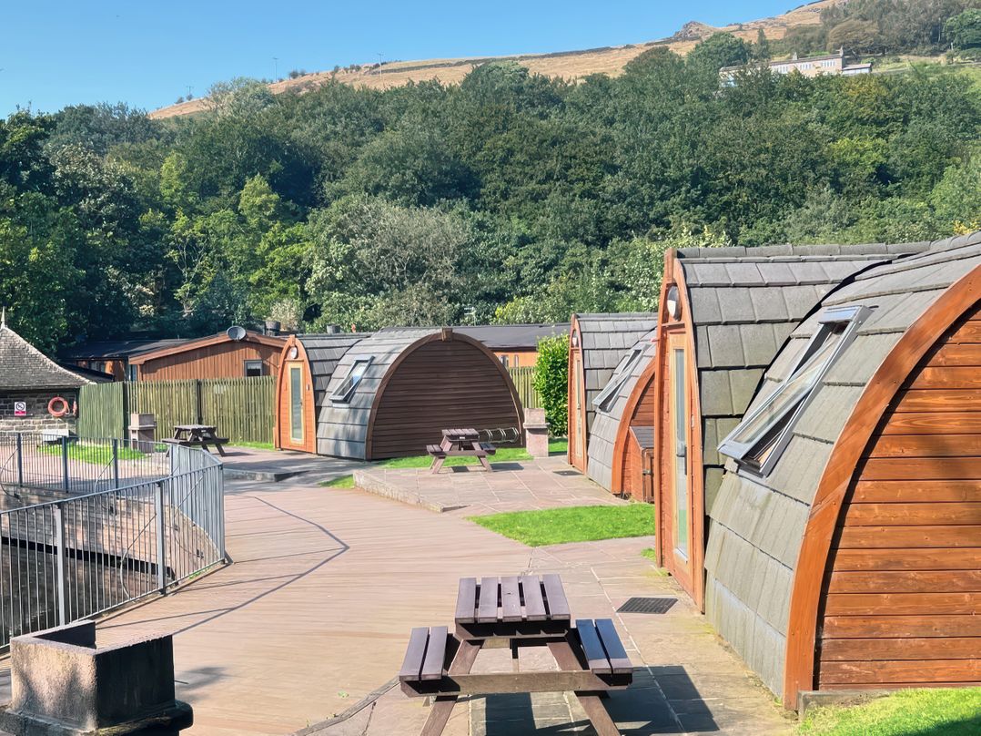 Dovestone Pod 17