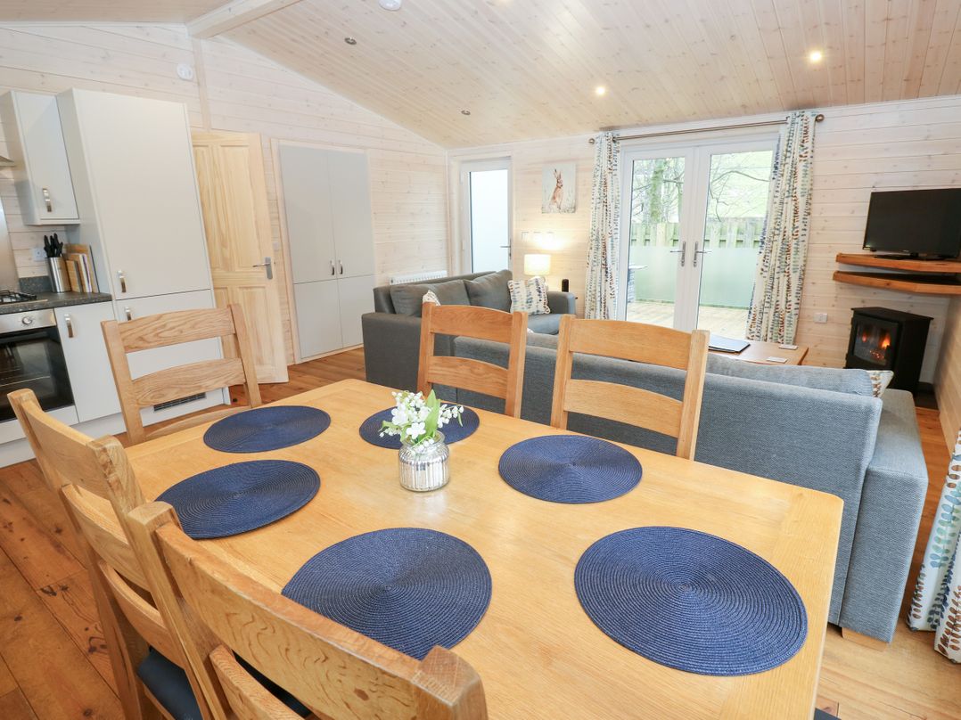 Dovestone Secluded Luxury Lodges (sleeps 6) - pets welcome