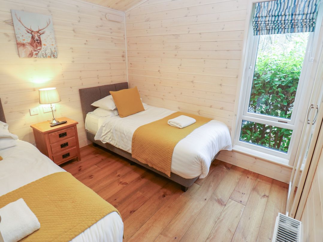 Dovestone Secluded Luxury Lodges (sleeps 6) - pets welcome