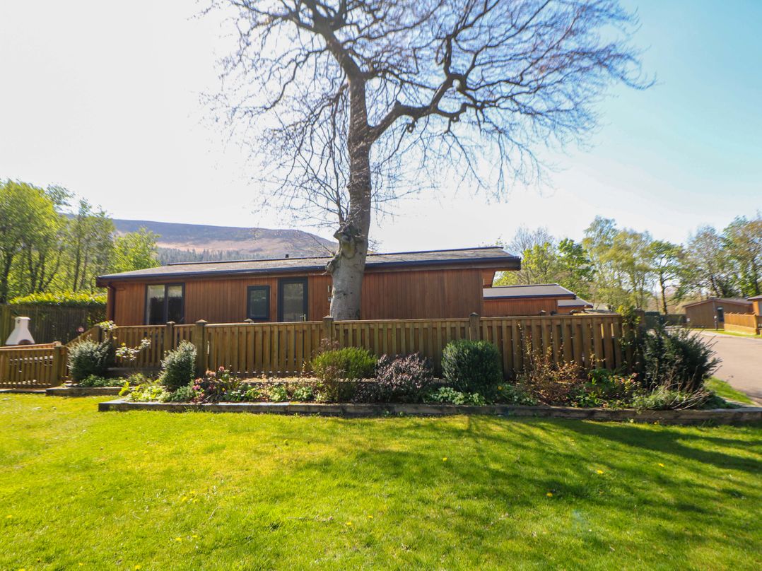 Dovestone Luxury Lodges (sleeps 4)- pet free