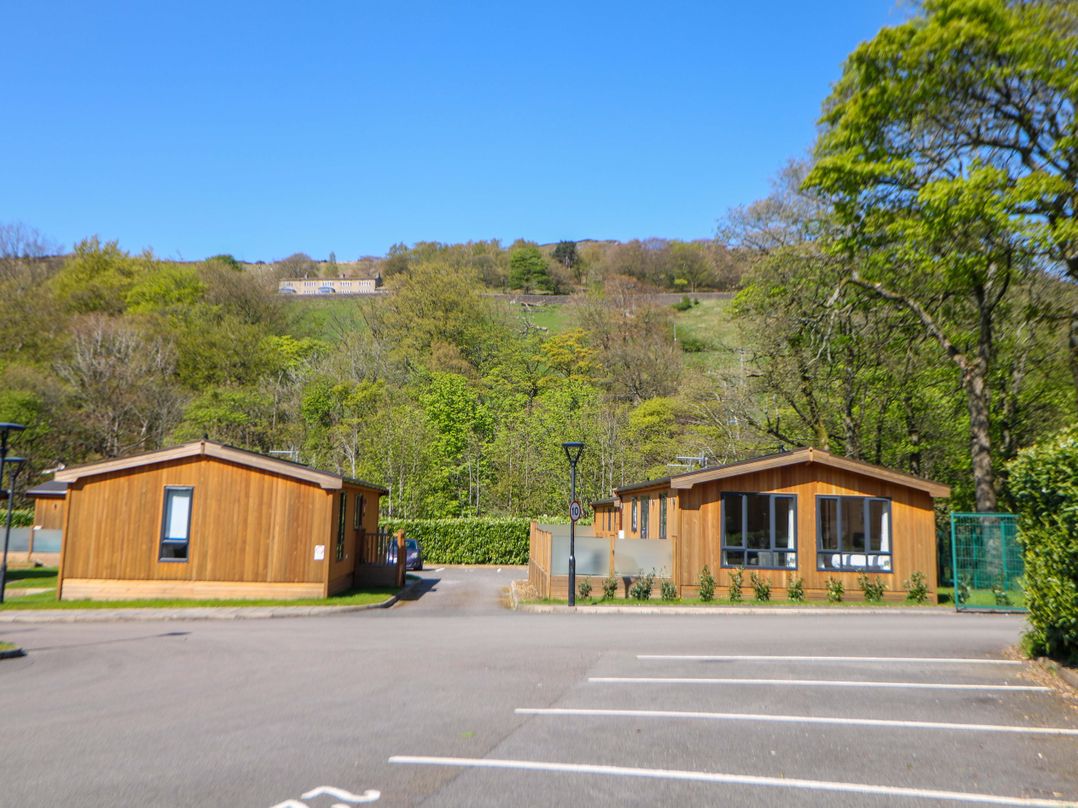 Dovestone Luxury Lodges (sleeps 4)- pet free
