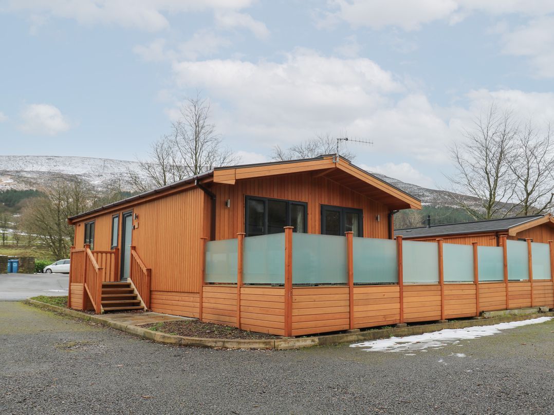 Dovestone Luxury Lodges (sleeps 4) - pets welcome
