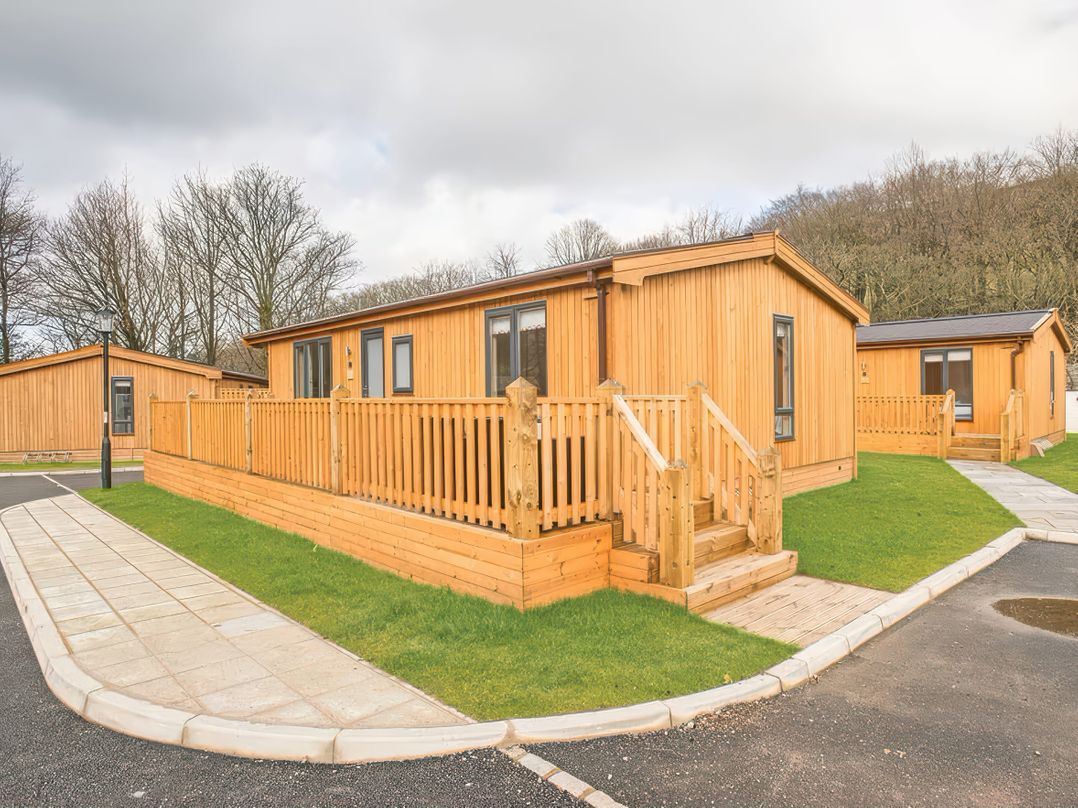 Dovestone Spa 6 (Lodge 8)