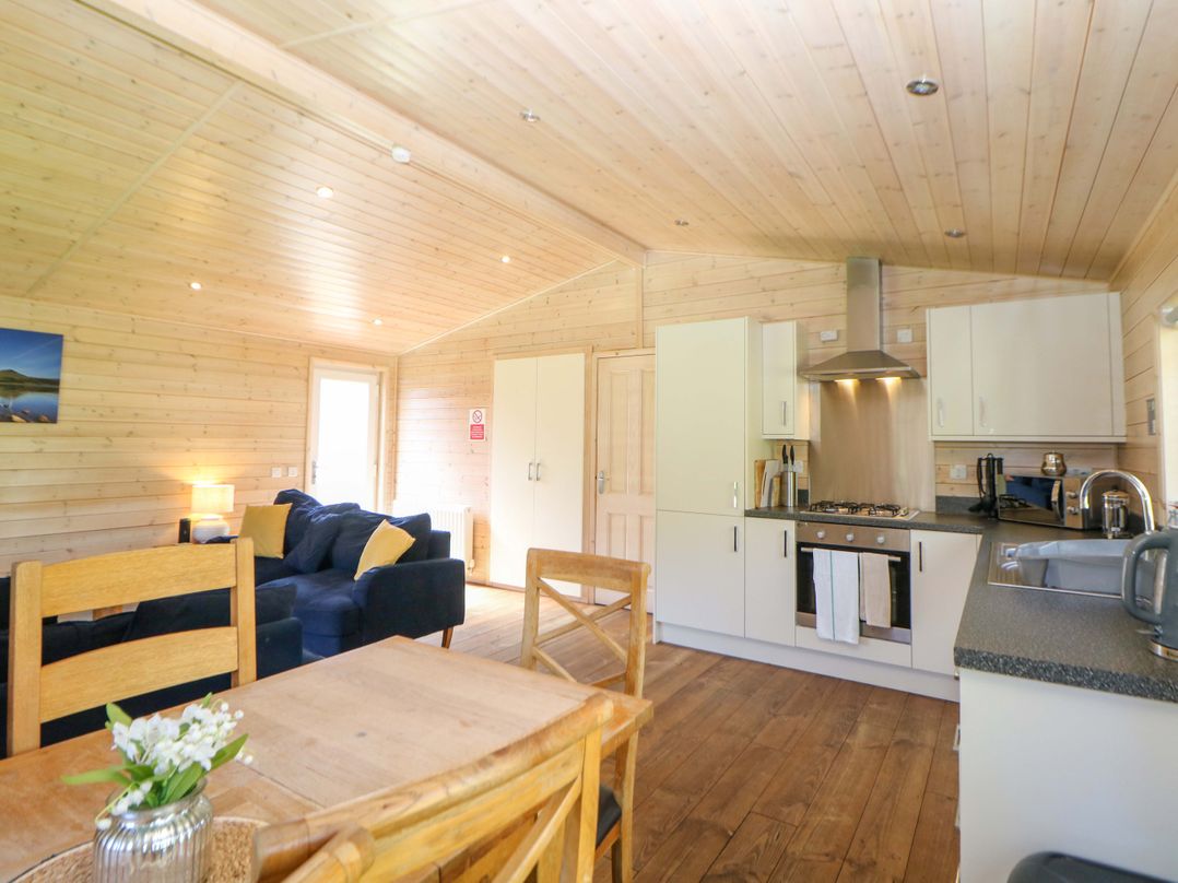 Dovestone Luxury Lodges (sleeps 6) - pet free