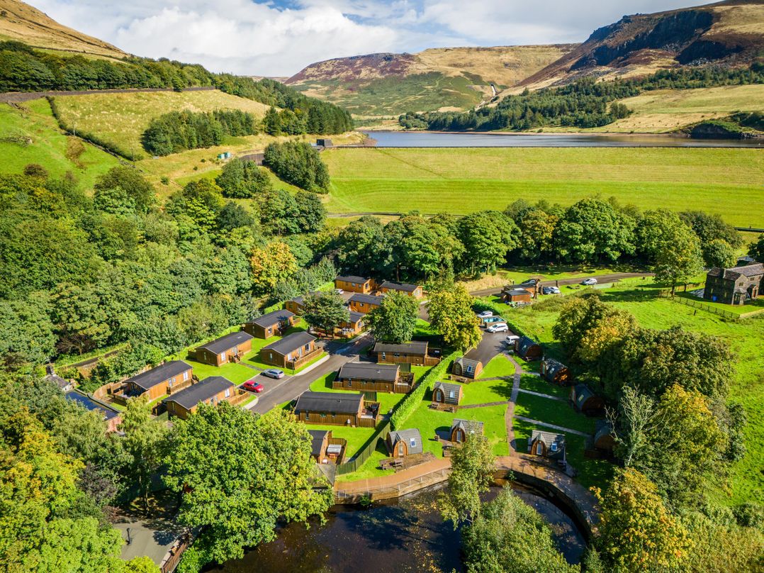 Dovestone Luxury Lodges (sleeps 6) - pet free