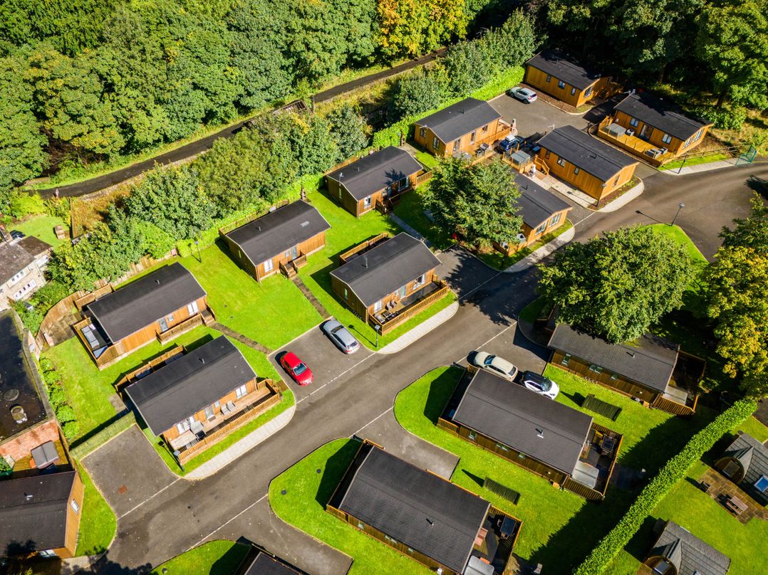 Dovestone Luxury Lodges (sleeps 6) - pet free