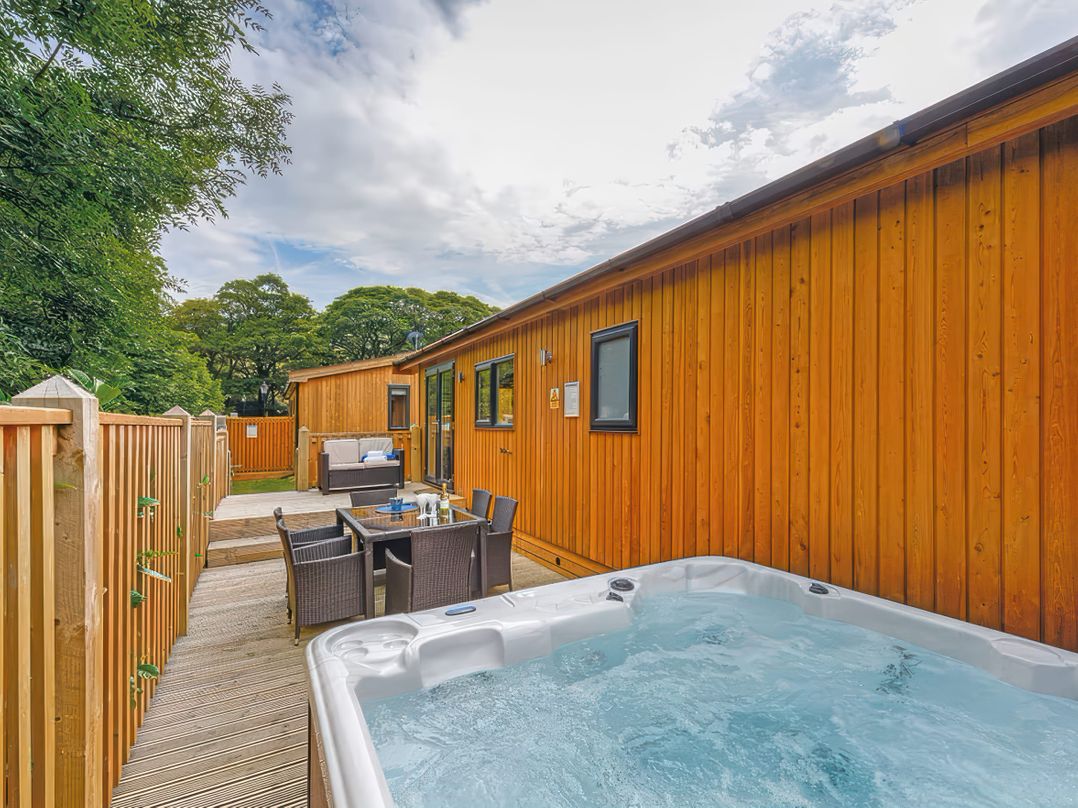 Dovestone Spa 6 (Lodge 6)