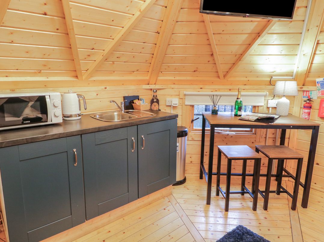Hexagon Hut - Dec Update